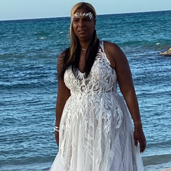 Galina Signature the dress is made from soft tulle fabric, and sequence. - Picture 3 of 7